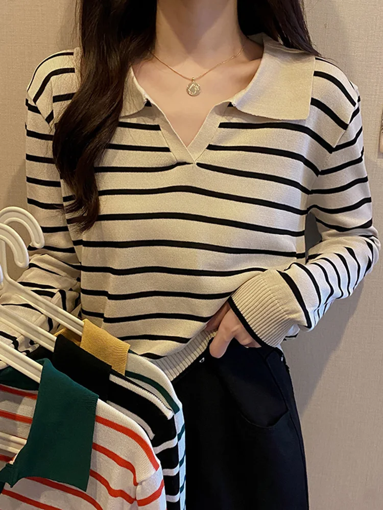 

Spring 2026 Korean Sle V-Ne irt Striped Knitted Long Sve Loose Fit Women's T-irt Faionable Casual Top