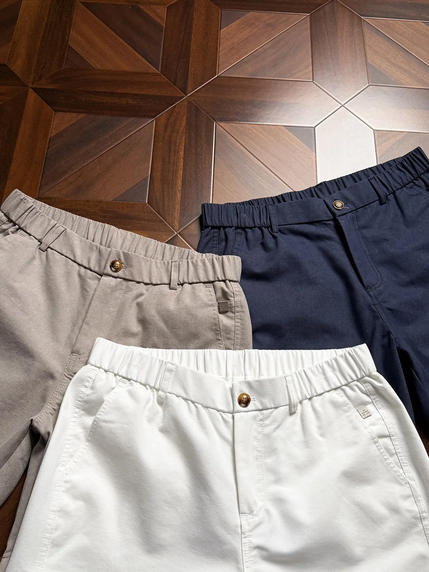 

Simple net version elastic waist five-point pants, exquisite and decent casual shorts, minimalist basic style