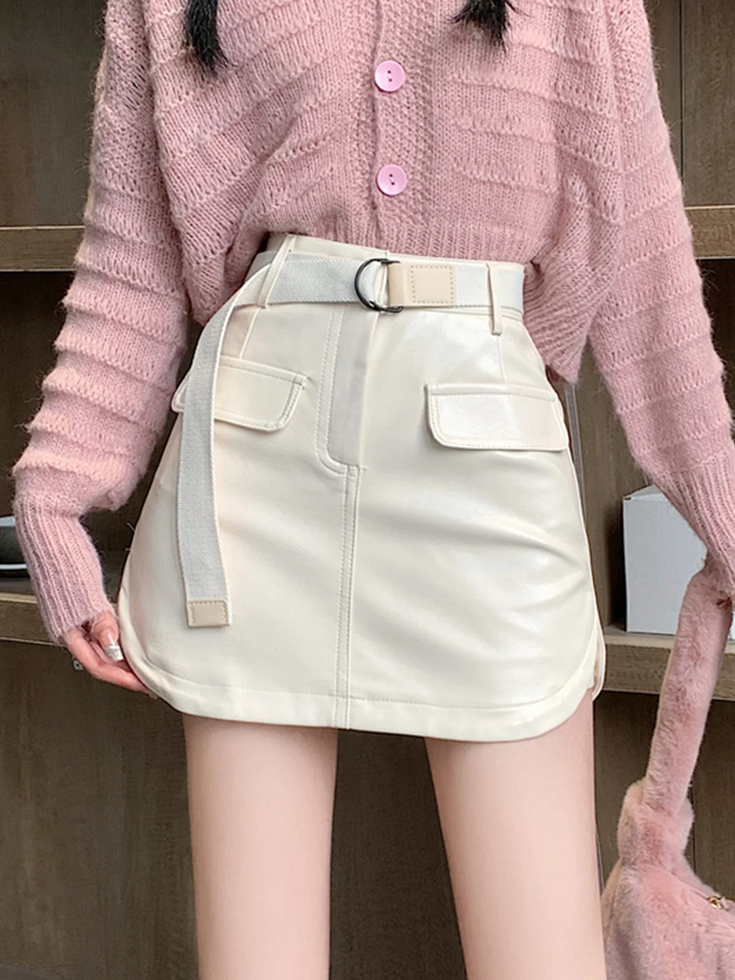 

Юбка из искусственной кожи с высокой талией для женщин, повседневная, А-силуэт, с эффектом похудения, модная и универсальная короткая юбка