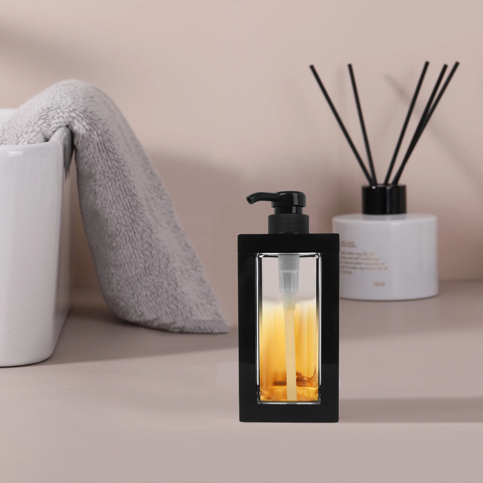 

Large Capacity Transparent Shampoo Bottle Refillable Pump Lotion Dispenser Bathroom Shower Body Wash Empty Pump Bottle 750Ml