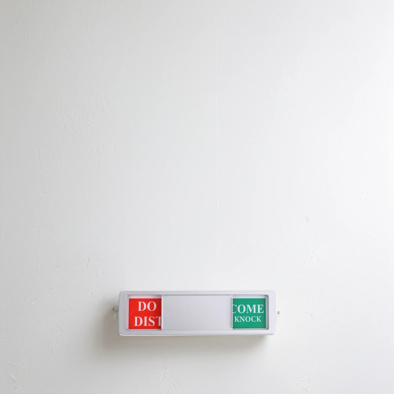

4 Pcs Privacy Flag Magnetic Door Signs Hotel Office Durable Aluminum Not Disturb Decorative Plates Door Knob Tag