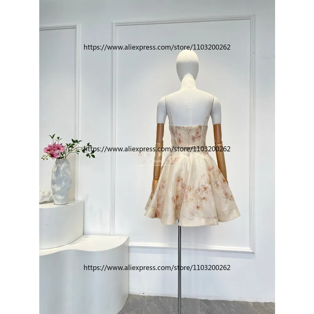 베이지 플로럴 프린트 민소매 백리스 컷아웃 미니 드레스 2025 고품질