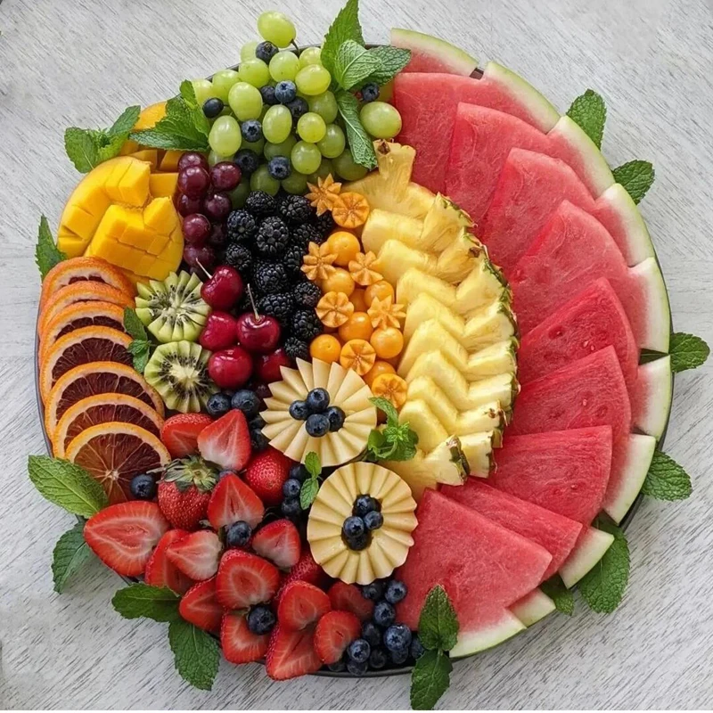 

Фруктовый салат, холодильная витрина для хранения свежести, десерт, небольшой стол для работы в пицце, морозильная камера, коммерческая