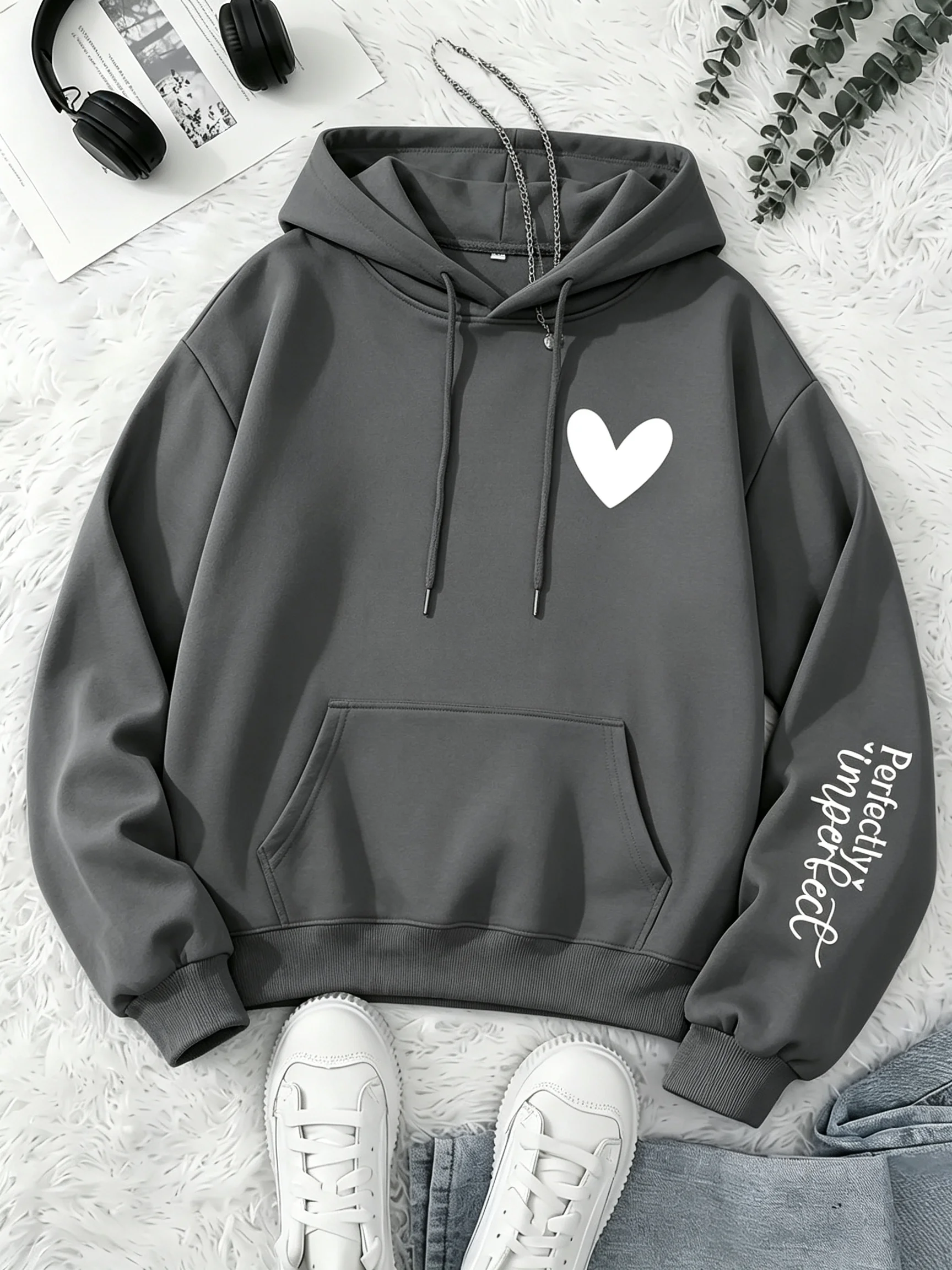 Damen-Sweatshirt mit perfekt unvollkommenem Buchstabenmuster, süßes Herz-Design, Rundhalsausschnitt, lässiger Pullover, weiches Fleece, lange Ärmel, Mädchen-Streetwear. – Detail 9