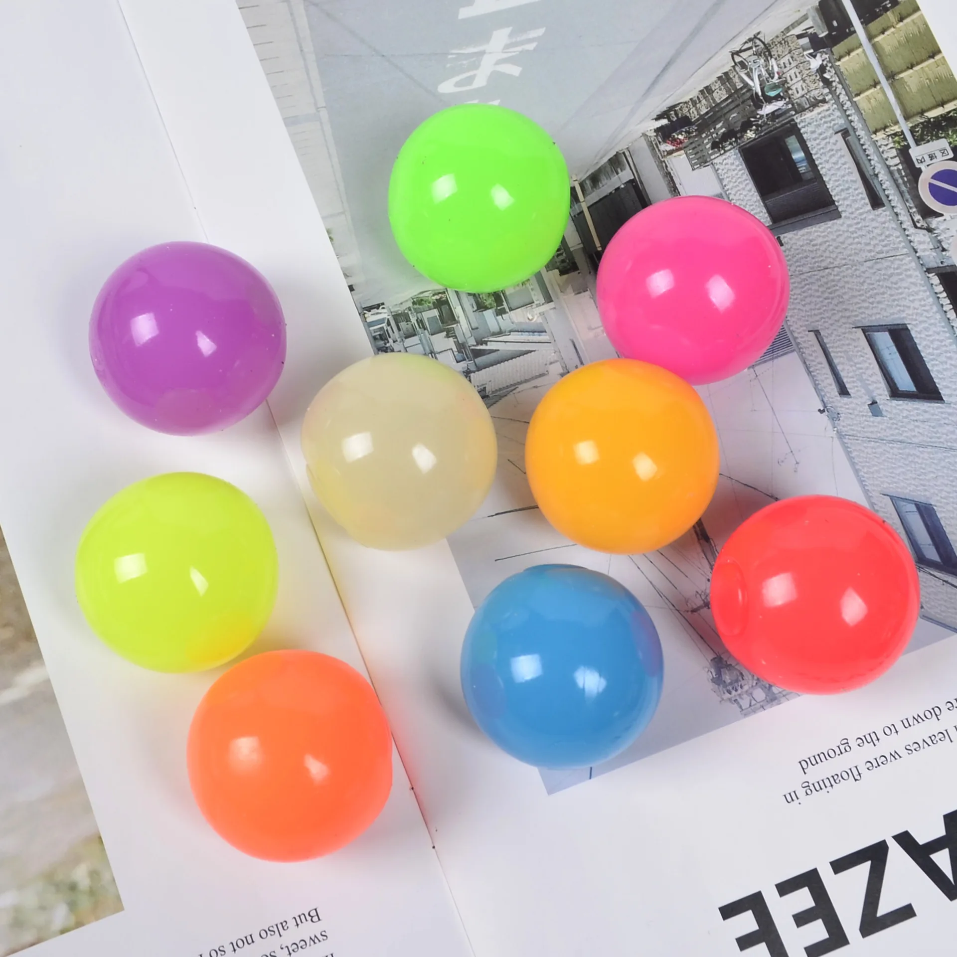 3/6Pcs Sticky Wall Balls Ceiling Balls Stress Relief Luminous Fun Decompression Sticky Ball Anxiety Relief Glowing Ceiling Balls