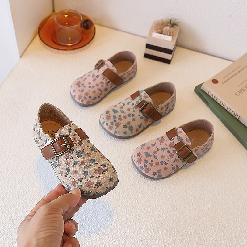 

Детские кожаные туфли Джокер на мягкой подошве, весенне-осенние модные туфли с декоративным принтом для девочек и цветочным узором, туфли на плоской подошве с одной педалью