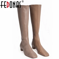 FEDONAS-Botas de couro genuíno alto para mulheres, sapatos longos e quentes, botas de motocicleta de salto alto, elegantes Lady Brand, macias