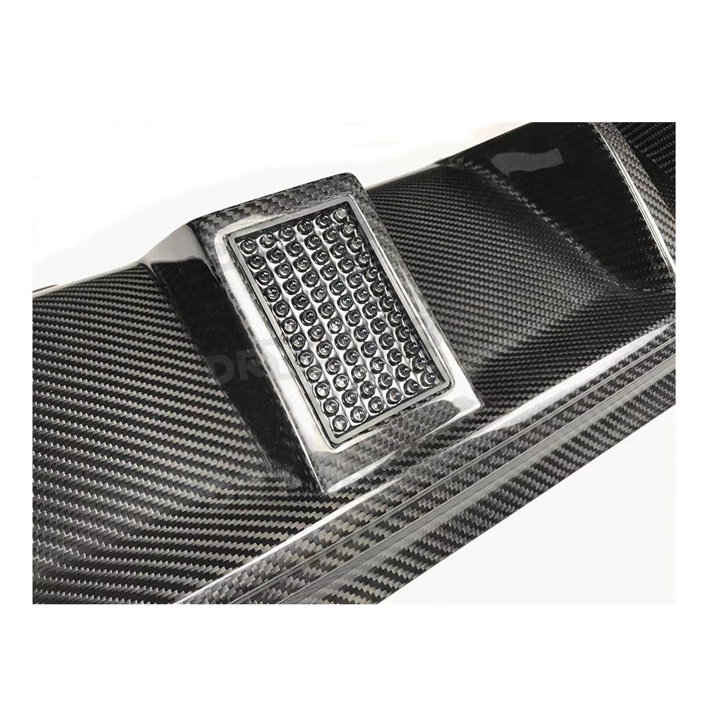 ألياف الكربون الجافة الخلفية الناشر الوفير الشفاه مع مصباح ليد لسيارات BMW 5 سلسلة F90 M5 سيدان 4 باب 2018 2019 2020 اكسسوارات السيارات