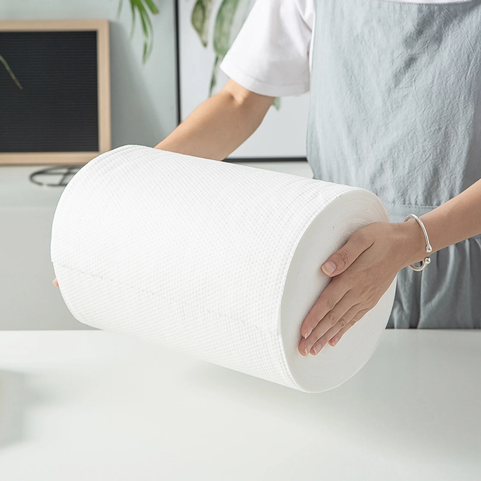 

1 Roll 30X65Cm Disposable Paper Towels Multifunctional Water Absorbent Wipes For Beauty Salon Hot Spring Household