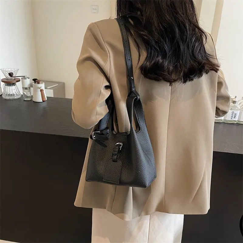

1pcs Women's Retro Bucket Bag Autumn Winter Small Handbag Fashion Commuter Crossbody Tote Bag for Daily Outings