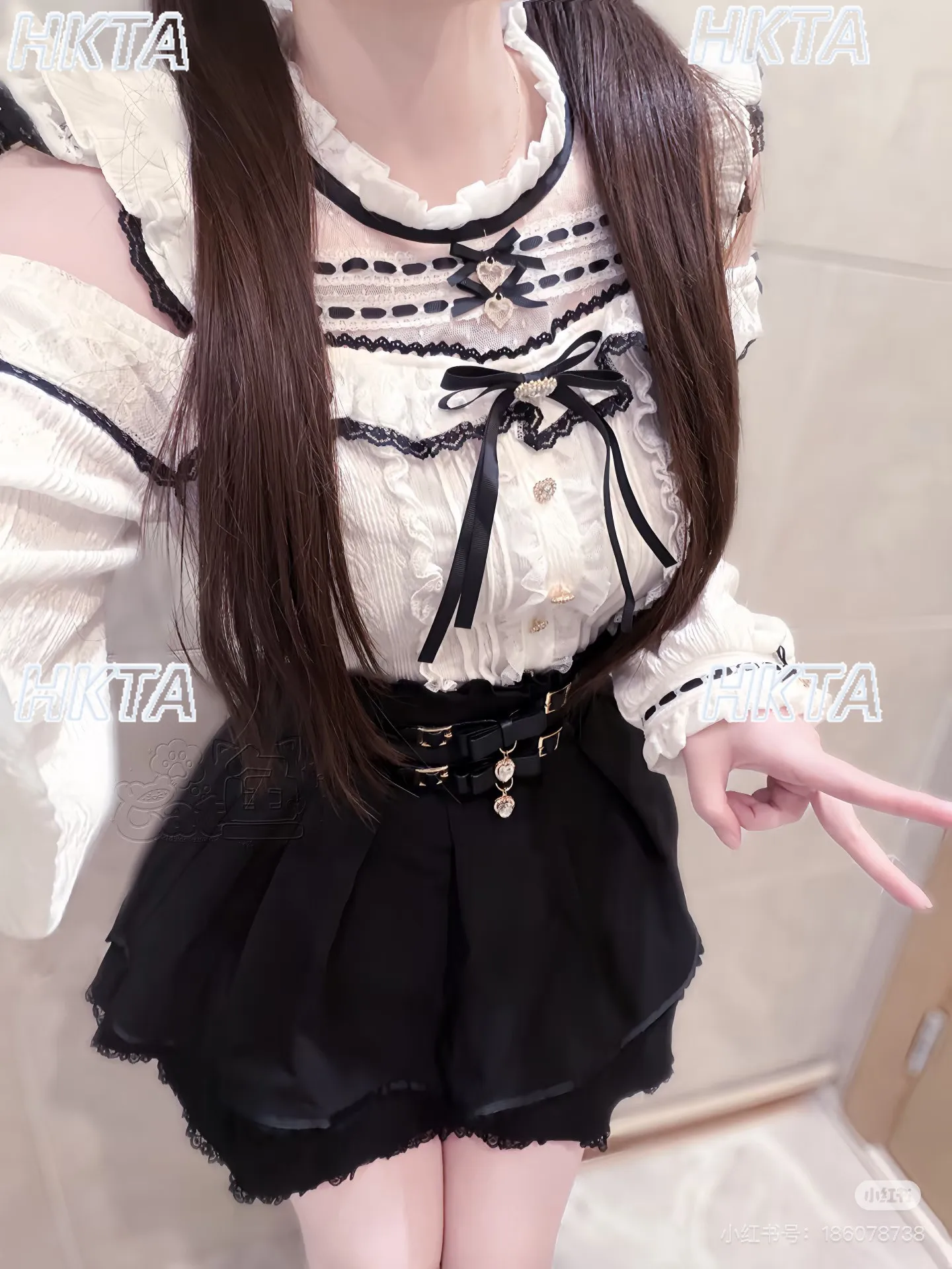 

Японская весенне-летняя блузка в стиле Лолита с открытыми плечами, плиссированная, с кружевом, круглым вырезом, длинными рукавами, черная, для женщин