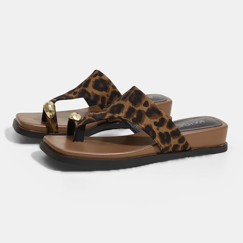 Women Slippers Summer 2026 New Women's Toe Clip Slippers Square Toe Flat Comfortable Fashion Beachfrail Slippers Women