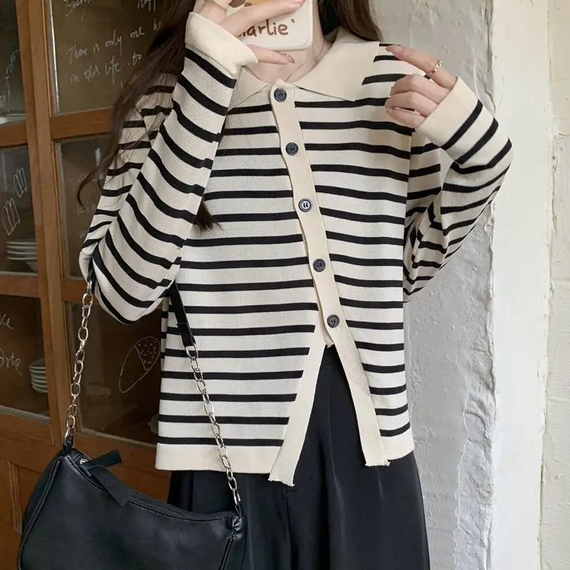 Contrast Striped Long Sleeved Knitted Sweater for Women in Autumn Reducing Age and Slimming Irregular Cardigan Top