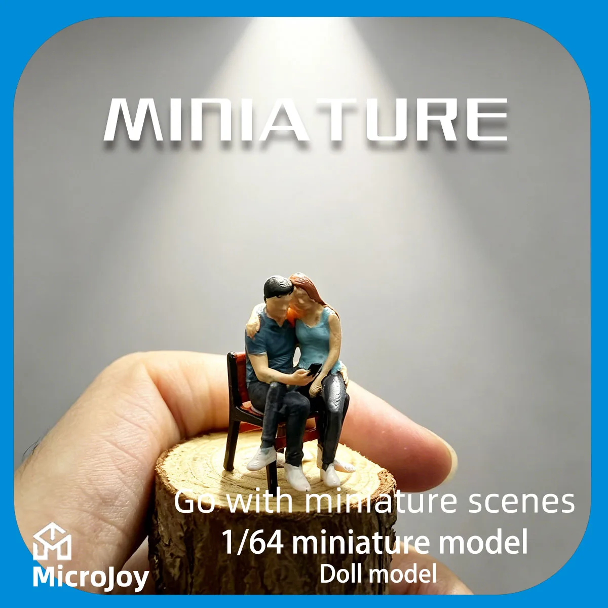 Miniature figure model in 1:64 scale, featuring a couple sitting on a chair, suitable for HO scale train dioramas, DIY scenery, creative scenes, mini scene combinations, and miniature scene accessories