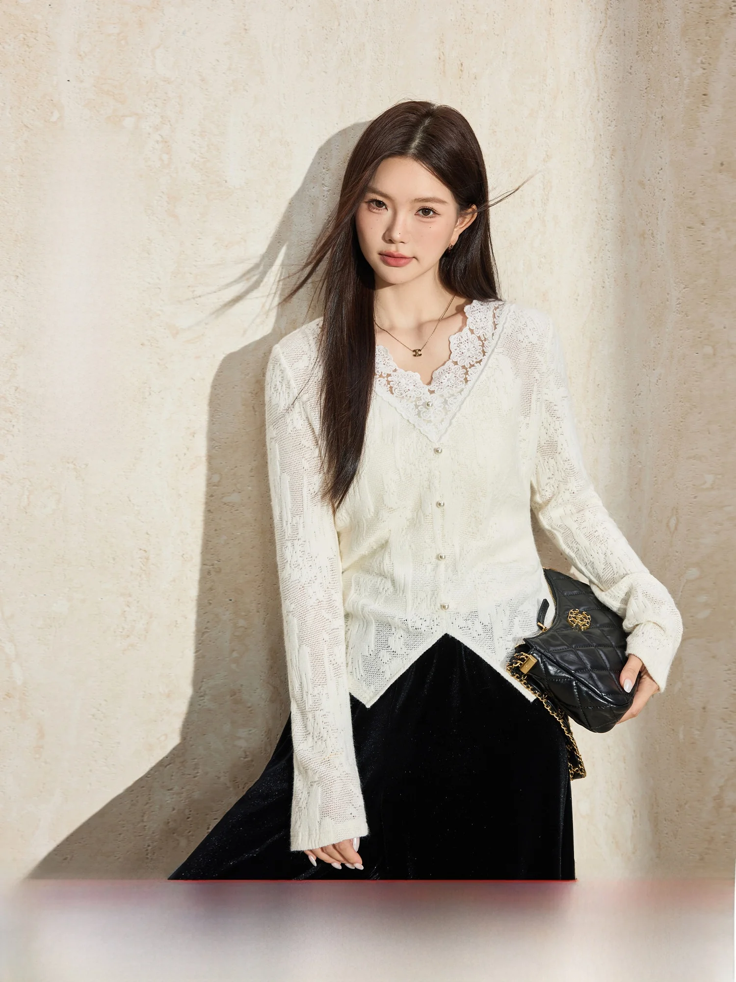 

Ele Large Size Women's Knitted Lace V-Ne Slim Fit Base irt Beautiful Embroidery Inner Wear Top Blue Language