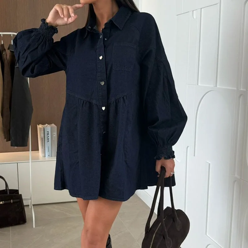 เดรสยีนส์ทรงหลวม ปกเสื้อแบบปกเชิ้ต ดีไซน์เรียบหรู แฟชั่นผู้หญิง กระดุมติด สีพื้น เดรสสั้นลำลอง แขนทรงกลีบดอกไม้ มีกระเป๋า รุ่นปี 2025