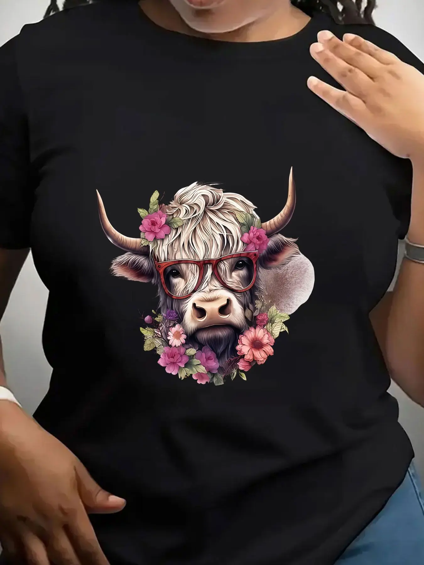 Women's Trendy Crew Neck T-Shirt Floral Highland Cow with Glasses Suitable for Casual Sportswear
