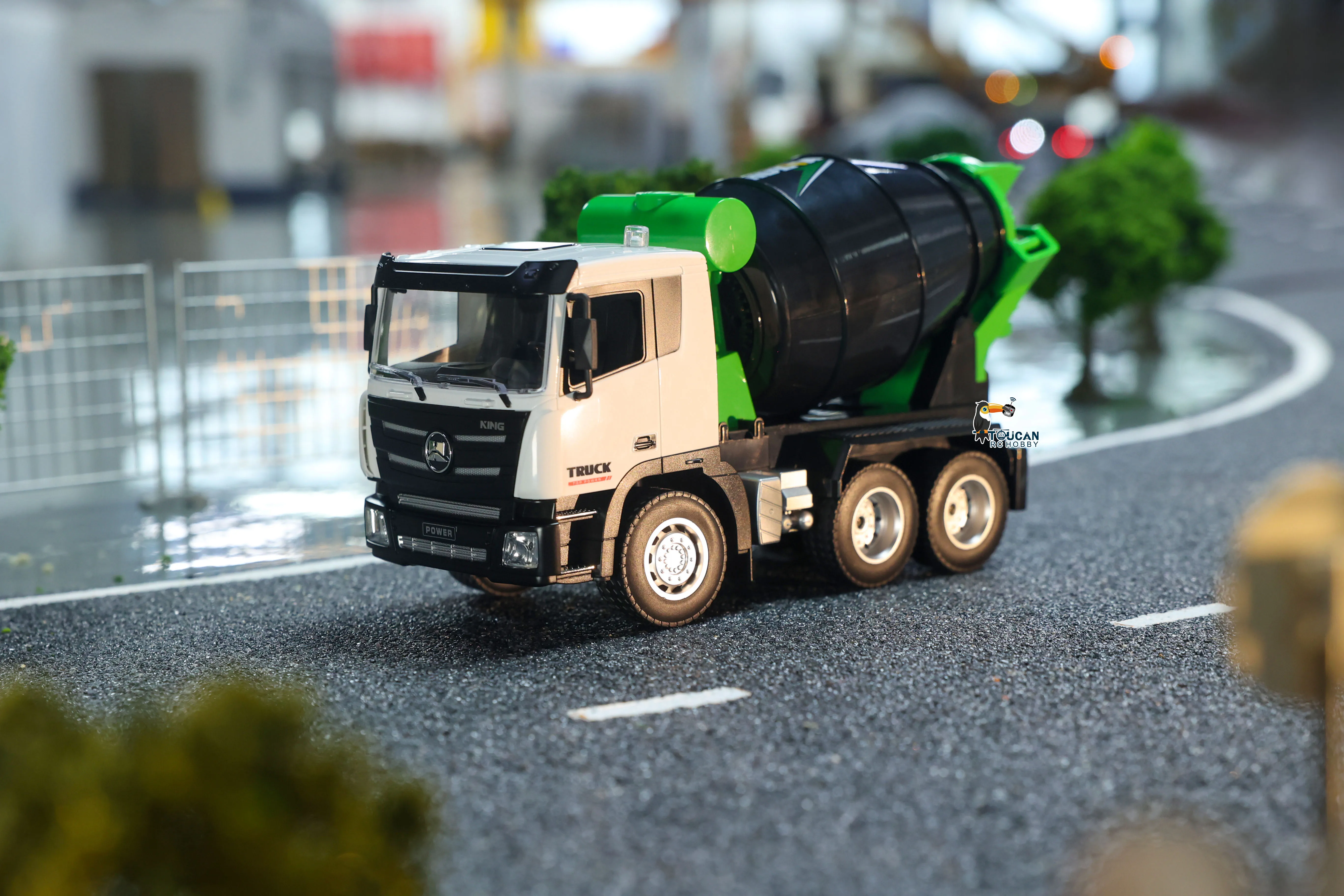 

Toys HUINA 1/18 1557 2.4G 9CH RC Concrete Car Ready to Run Electric Radio Control Mixer Truck Hobby Model Vehicle for Boys Gift