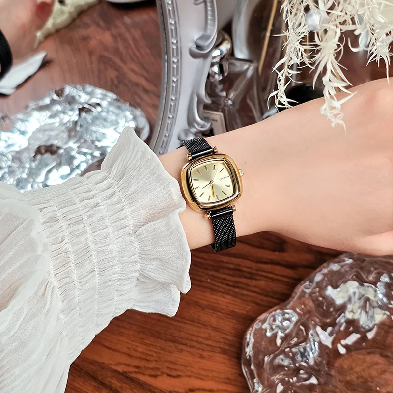 ساعة مربعة صغيرة جديدة، أزياء ريترو فاخرة خفيفة، ساعة نسائية راقية، ساعة يد نسائية بسيطة ومتعددة الاستخدامات وأنيقة.