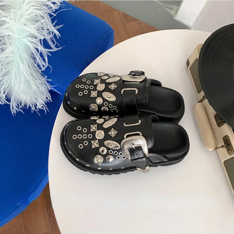 Women's Slippers Summer New Thick Bottom Round Head Baotou Metal Decorative Sandals Fashion Comfortable Soft Sole Slippers