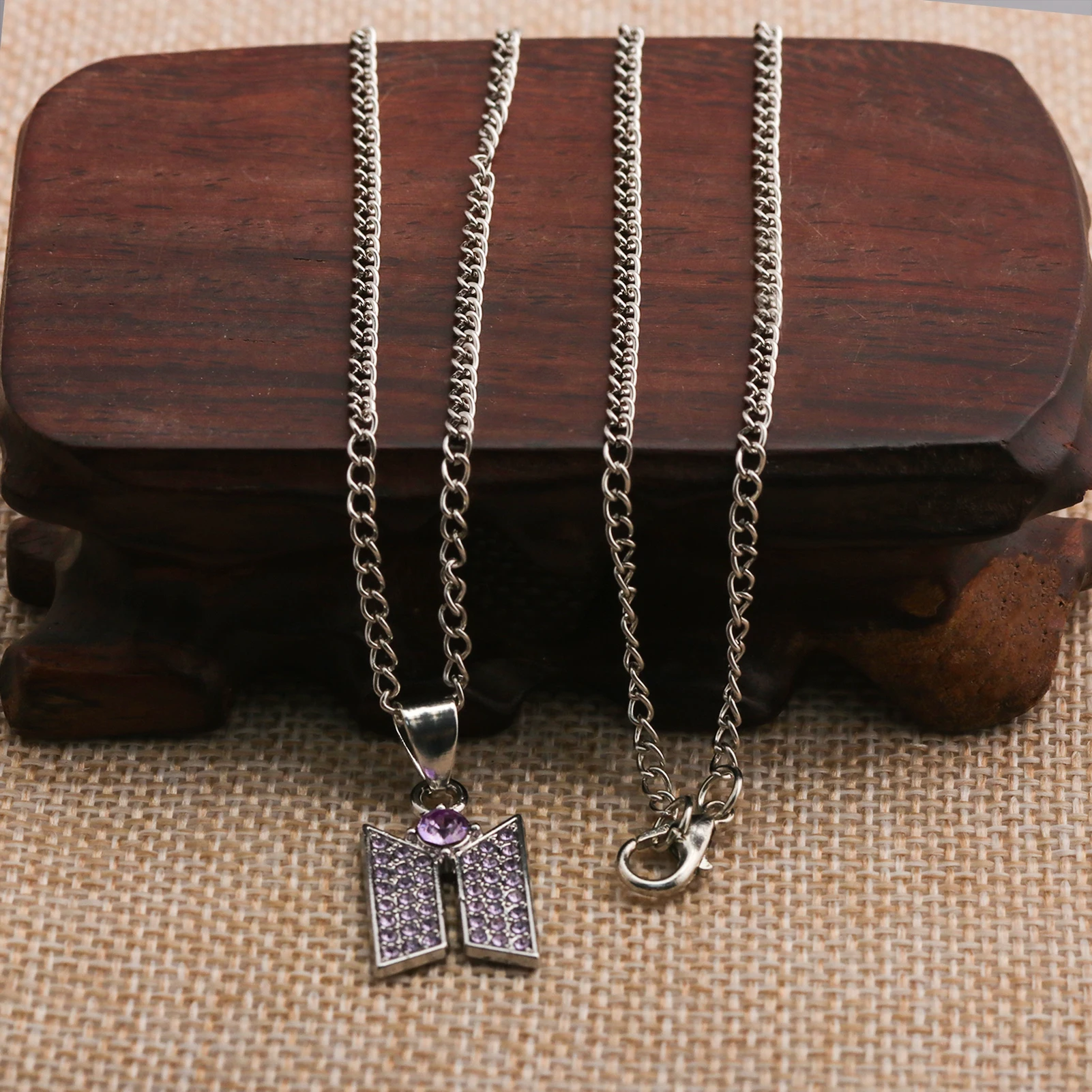 여성용 보라색 크리스탈 보우 펜던트 목걸이 실버 체인 - Tie Clip Silver 리뷰 및 가격