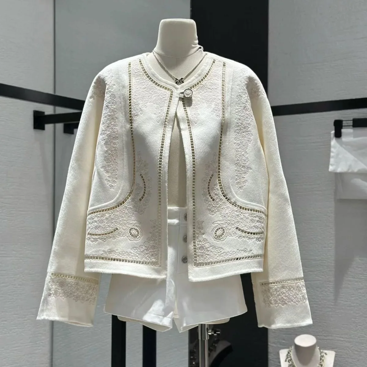 

Clothland Women Elegant White Print Jacket One Button Hollow Out Long Sleeve Female Chic Office Wear Coats CB264
