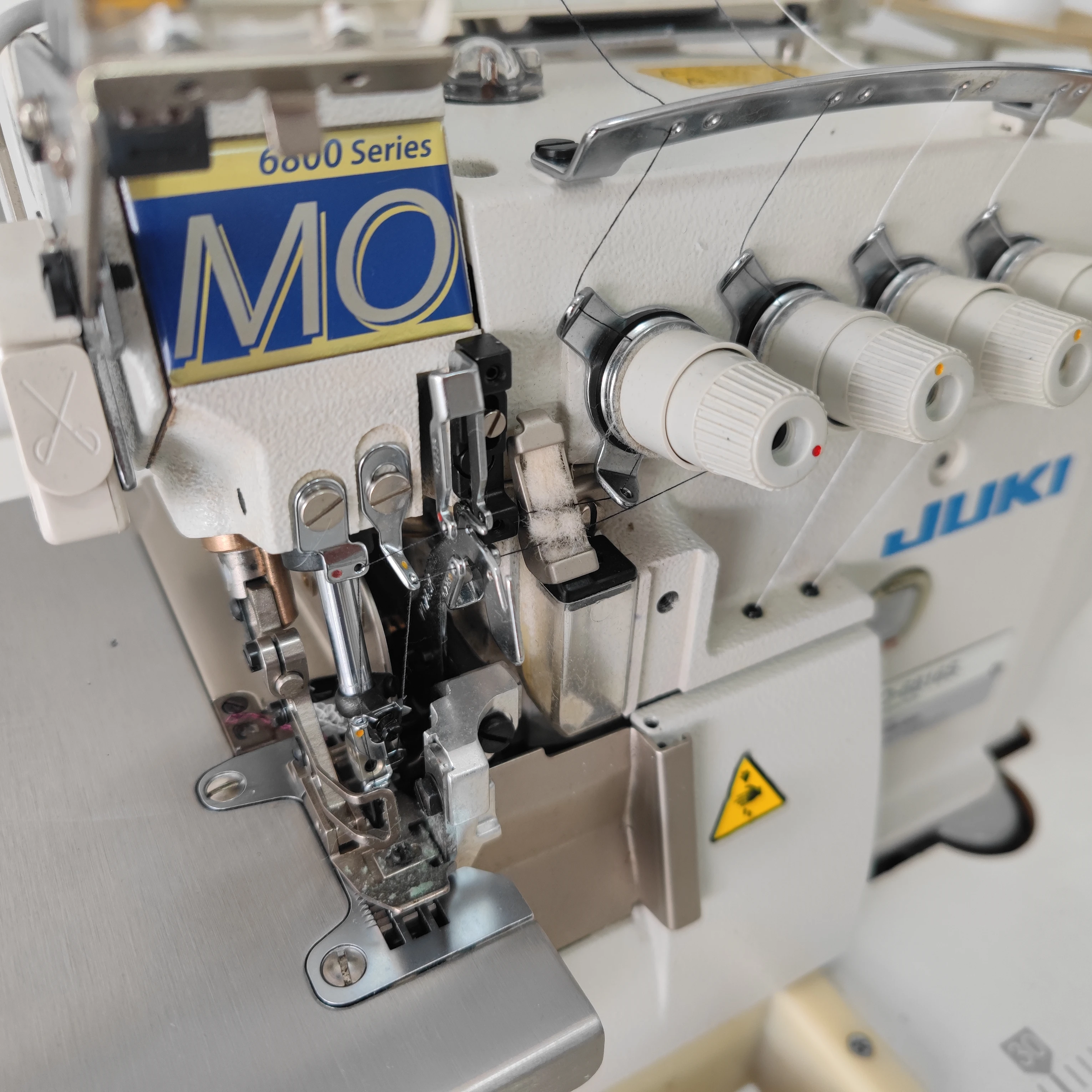 JUKI MO-6814SHigh quality 4 thread industrial overlock juki  sewing machines for clothes