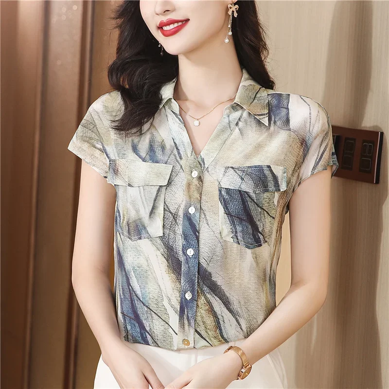 

Блузка Женская атласная с коротким рукавом и карманами, винтажная свободная шелковая рубашка с принтом, топ в Корейском стиле, с воротником-поло, на лето