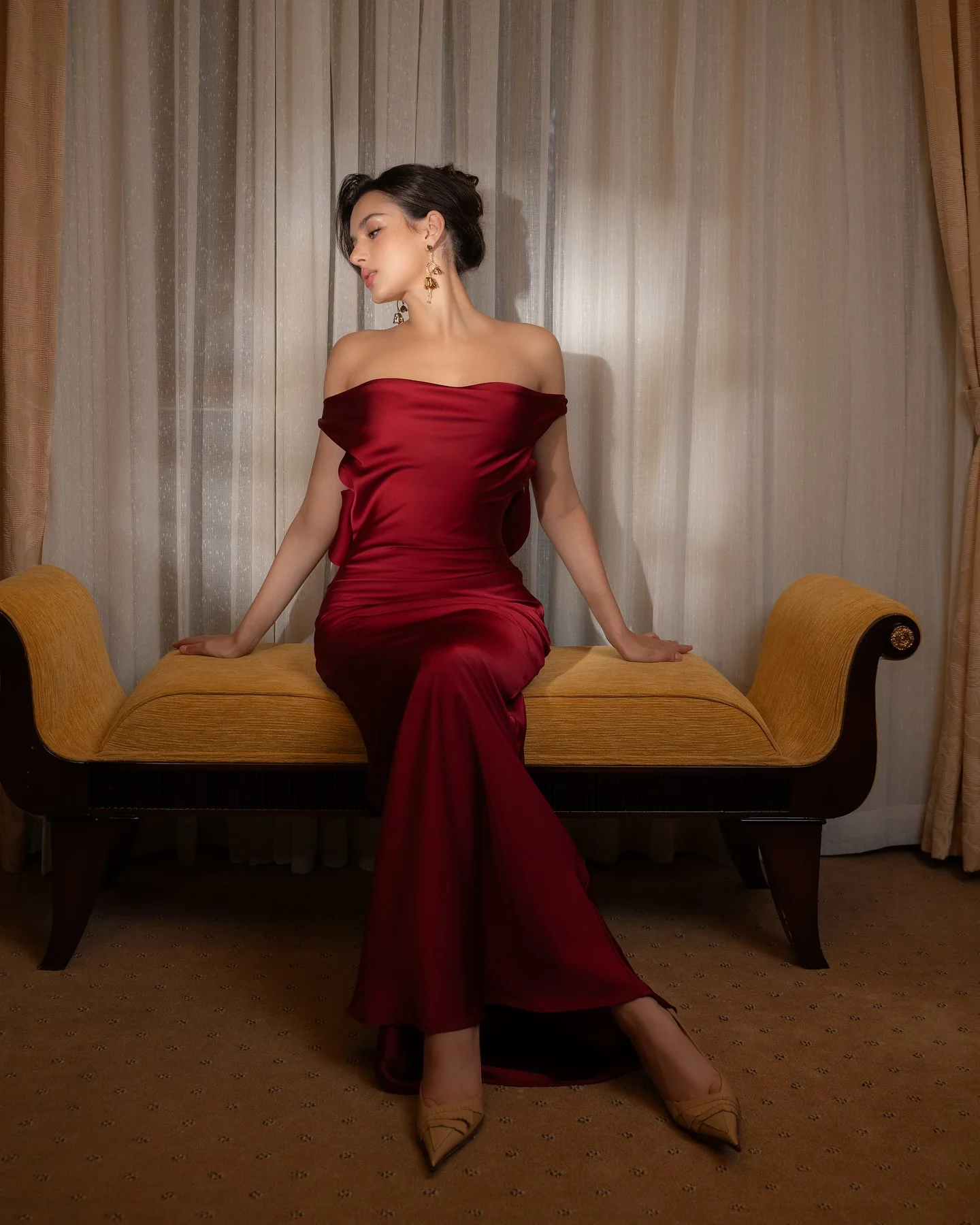 Abito da sera dritto in raso sexy personalizzato Abiti da cerimonia su misura senza maniche con scollo a V di alta qualità lunghi fino al pavimento con lacci sul retro