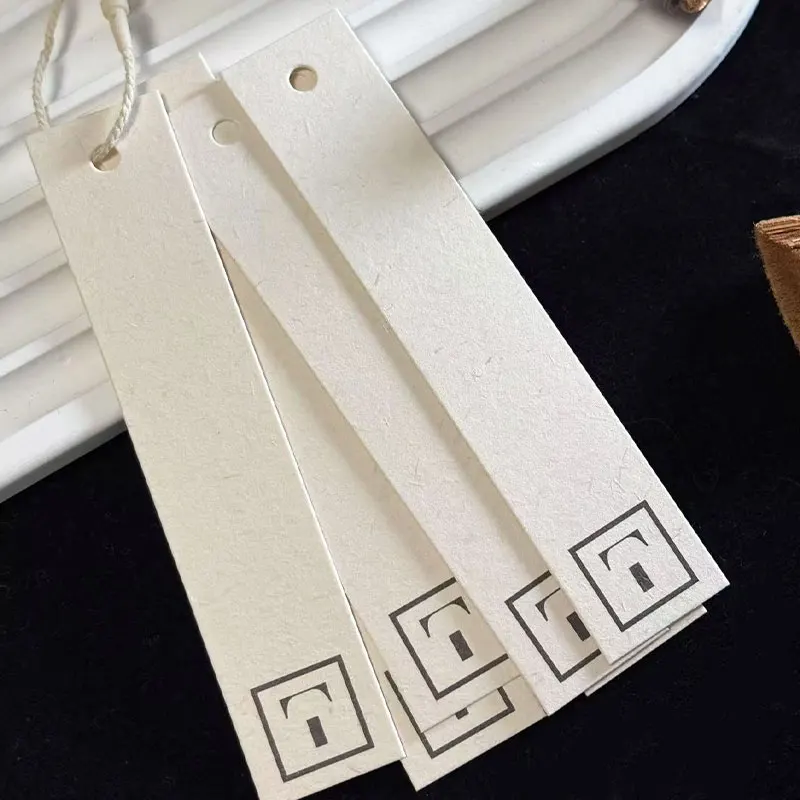 Customized Hangtag 400g/800gsm Vanilla Paper Women's Clothing Cardboard Printing Make Universal Swing Hang Tags