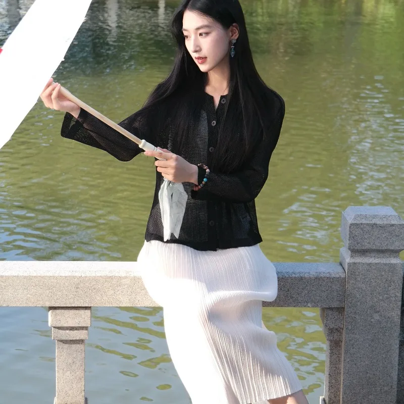 Miyake-cárdigan plisado negro transparente con protección solar para mujer, Chaqueta de punto ligera de verano, conjunto de falda blanca de moda minimalista