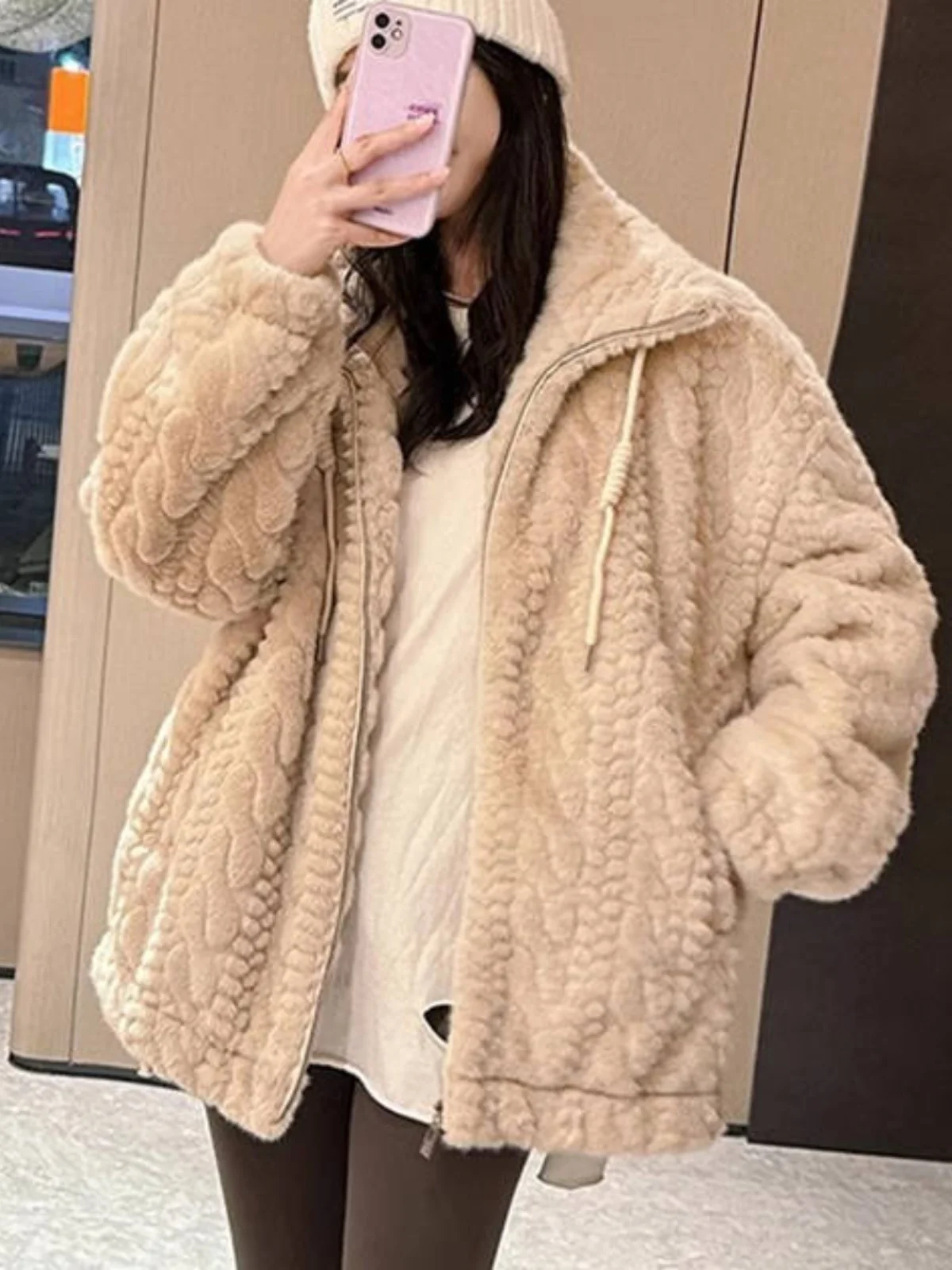 

Winter Women's Coat Korean Sle Loose Stand Collar Thiened Faux Fur Retro Twist Fluffy High-End Feelings Coat