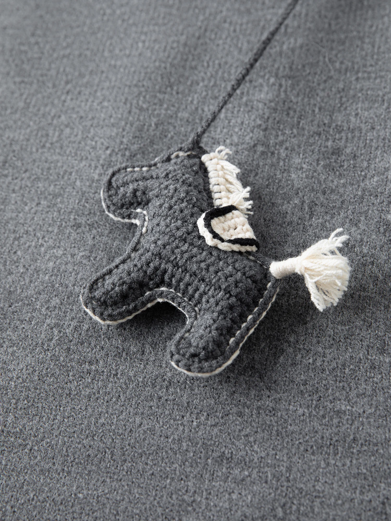 Abito da donna con colletto rovesciato lavorato a maglia FSLE con ciondolo a forma di cavallo staccabile Collezione di Capodanno 2025 Abiti invernali nuovi arrivi