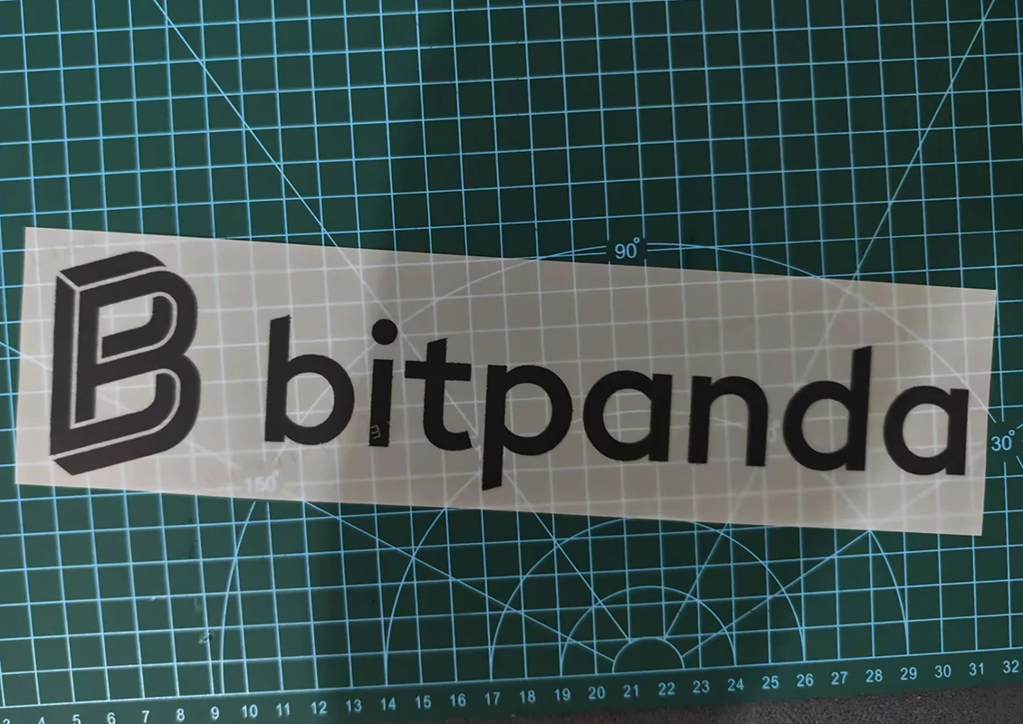 تخصيص شارات راعي كرة القدم B bitpanda حديد عالي الجودة على رعاية كرة القدم باللون البني