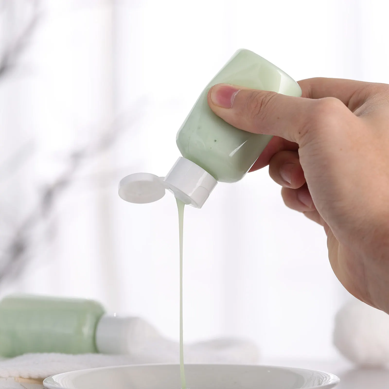 

6Pcs Portable Travel Squeeze Bottles Refillable Empty Plastic Leakproof Containers for Shampoo Lotion Body Gel