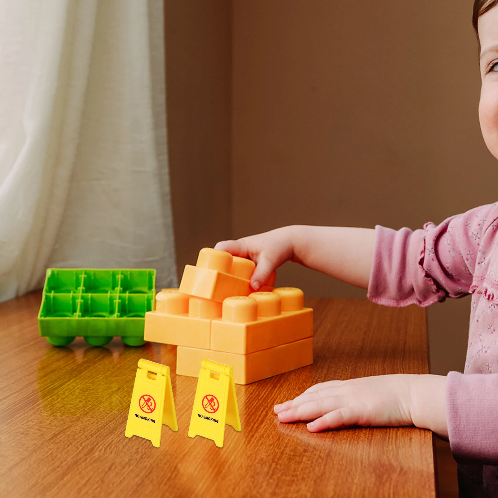 

Набор для симуляции дорожного движения из 15 предметов для детей: обучающий игровой комплект по безопасности дорожного движения с детализированными элементами парковки и сигналов.