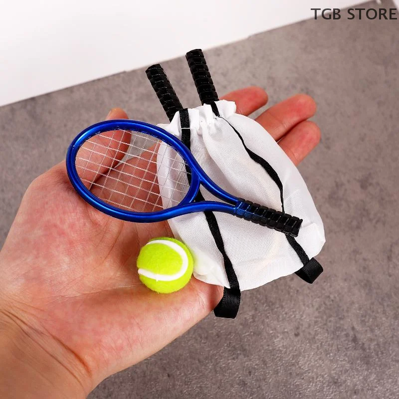 ชุดไม้เทนนิสจิ๋ว 4 ชิ้น/ชุด อุปกรณ์กีฬา ของเล่นกลางแจ้ง ฉากกีฬาผ้าขนาดเล็ก ของตกแต่งบ้านตุ๊กตา อุปกรณ์เสริมโมเดล