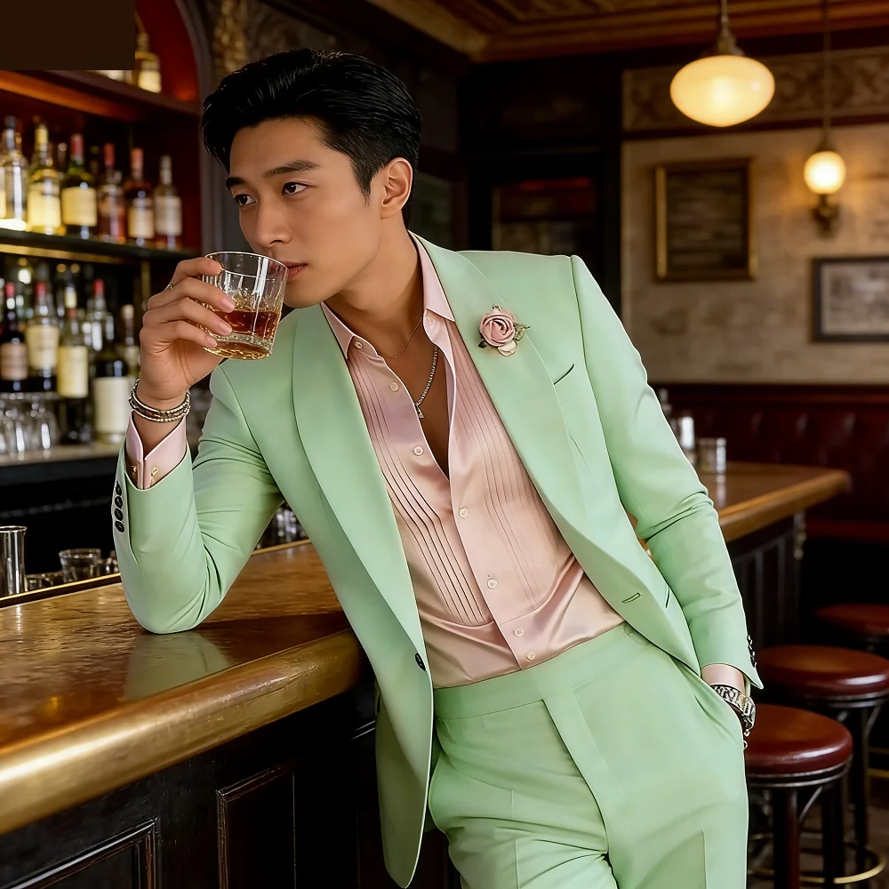 

Мужской костюм-двойка: приталенный смокинг (пиджак и брюки) для свадьбы и торжественных мероприятий.