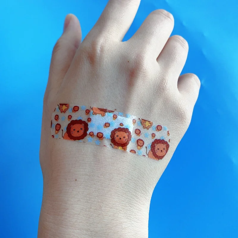 Imagem -03 - Bonito dos Desenhos Animados Estampado à Prova Impermeável Água Ataduras Adesivas Emplastro Curvo Bandaid Remendo Ferida Tiras de Vestir para Crianças 100 Peças Lote