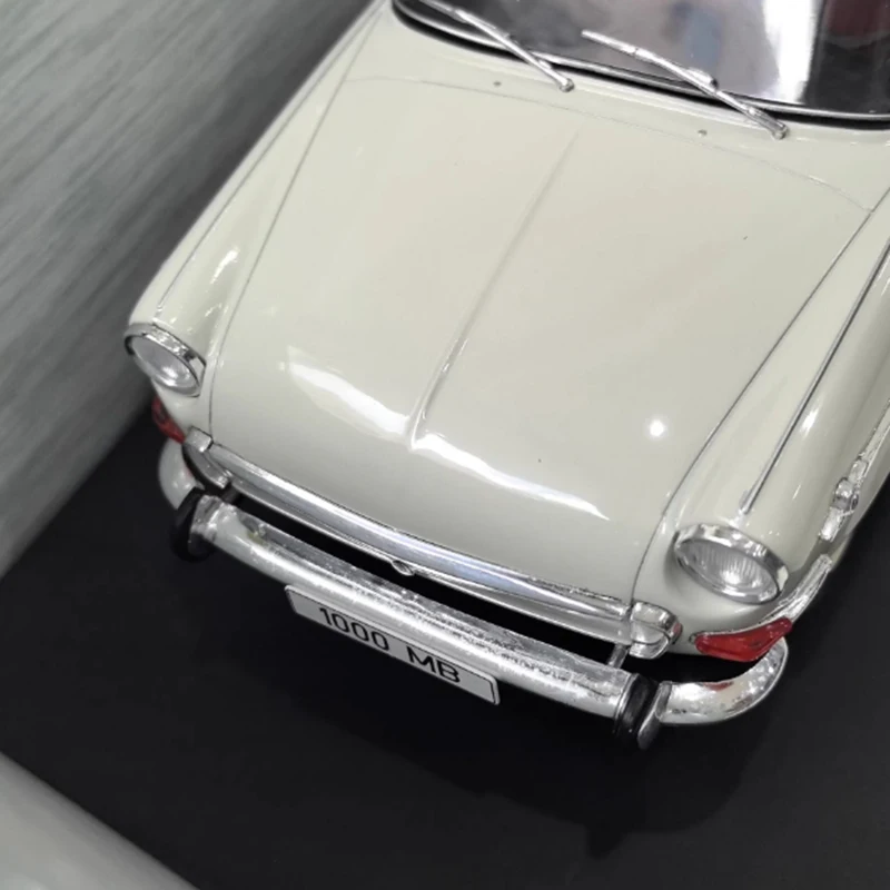 

MCG масштаб 1/18, 1000 МБ, серый, белый сплав, имитация модели автомобиля, статическая коллекция, украшенные праздничные подарки, игрушки, сувенирный подарок