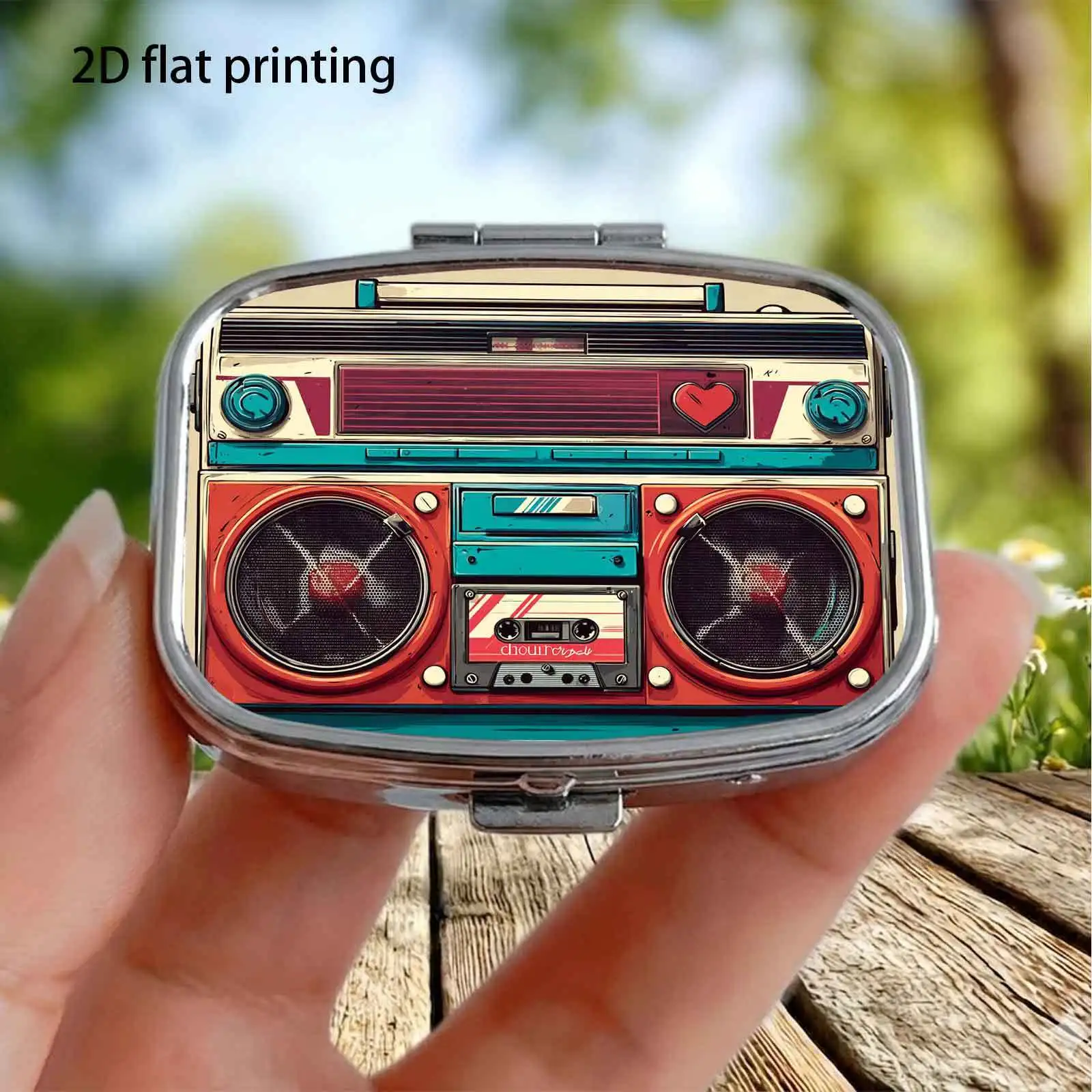 1Pc, Flat, Vintage-Style Color-Blocked Old-Fashioned Dual-Cassette Recorder with Heart-Shaped American Retro Cartoon Pattern, Square Two-Compartment Small Pill Organizer, Portable Medicine Storage, Can Also Be Used as a Home Portable Organizer, Decorative Box, Perfect for Handbags, Wallets, and Travel, Metal Storage Box, Small Jewelry Organizer, Ideal Choice for Holiday Gifts, Souvenirs, Prizes, and Small Gifts