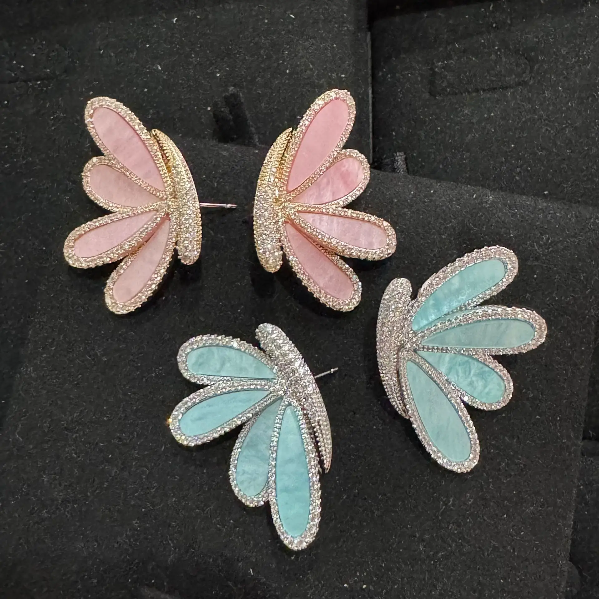 

Fashionable light luxury elegant and smart micro-embedded butterfly earrings light luxury temperament niche high-end fresh and v