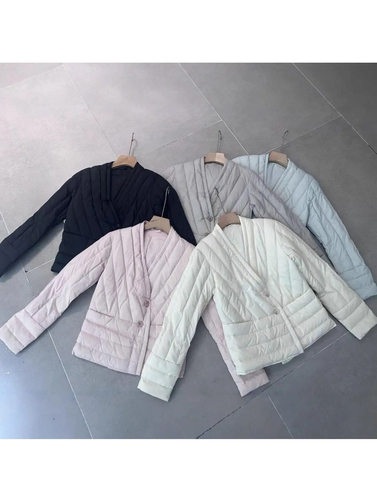 

Lightweight Short down Jacket Women's V-Neck White Duck down Inner Warm Fashion Slimming Trendy Commute Style Mid-Thick