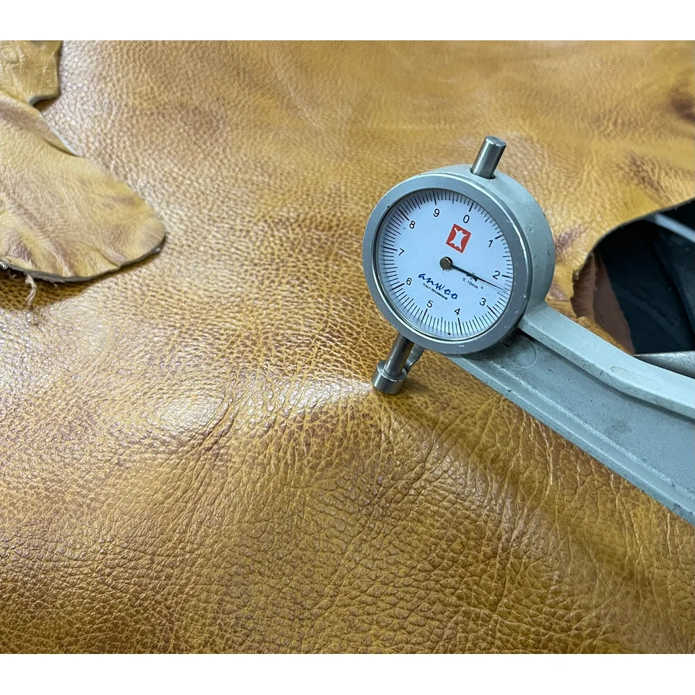 

Dual-Tone Distressed Full-Grain Leather Yellow Top-Grain 40-50SF 2.2-2.5mm Premium Quality
