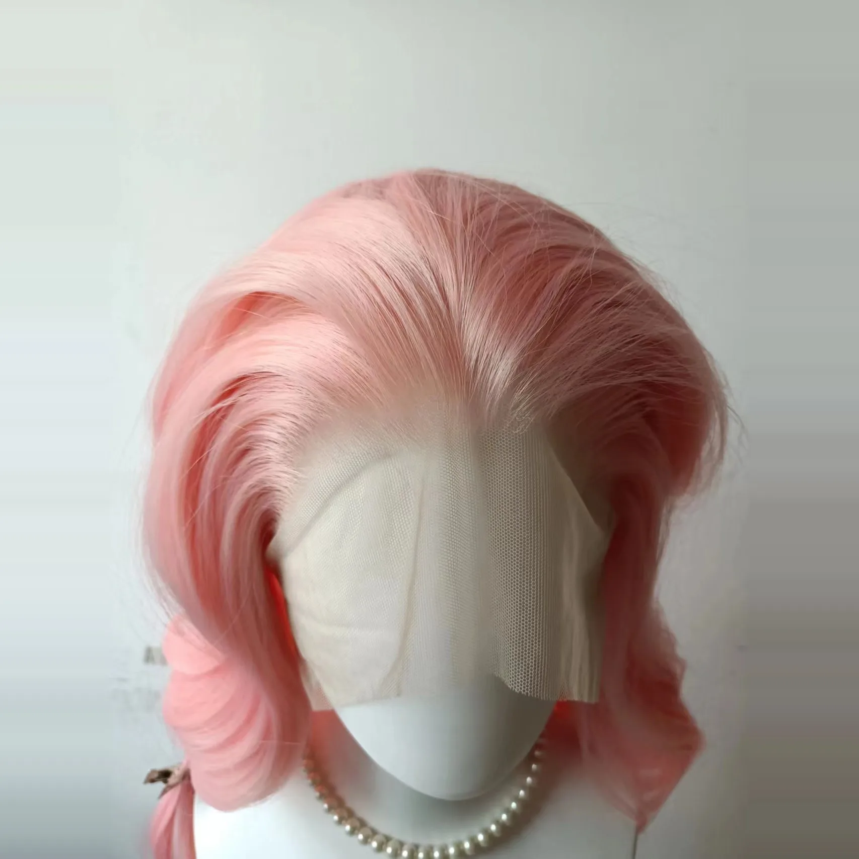 Parrucca anteriore in pizzo 13x4 Parrucca per capelli lunghi ondulati rosa Lolita per le donne Parrucche sintetiche in pizzo con fibre ad alta temperatura Indossare e andare Cosplay