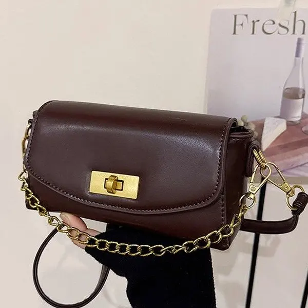 

Vintage Elegant Diaper Bag: Luxury Crossbody Handbag For Women With Designer Letter Logo And Large Capacity Tote Function