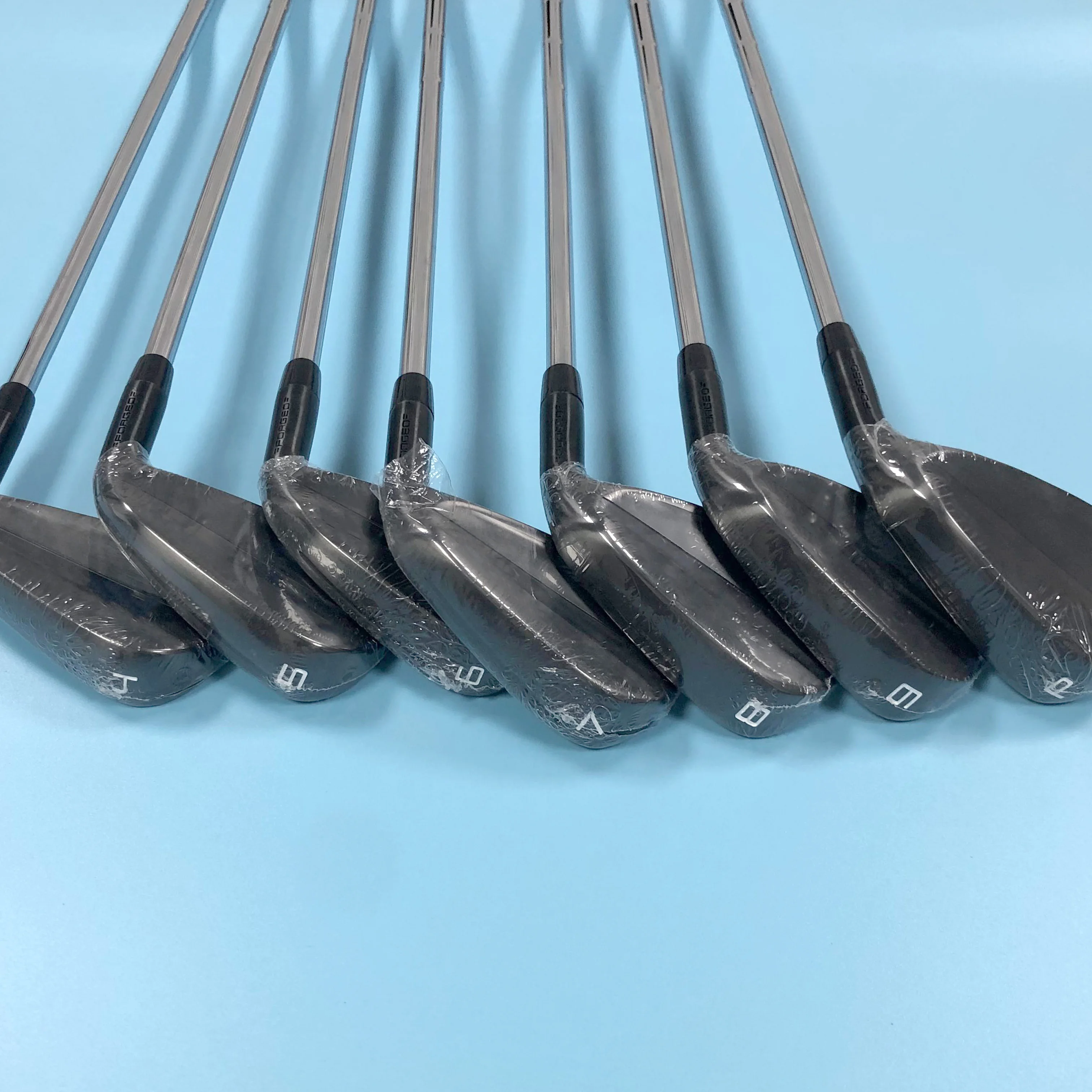 

Клюшки для гольфа черные 4-го поколения 790 утюги 4-9P 7 шт. набор утюгов для клюшки для гольфа R/S стальные/графитовые валы, включая головные уборы Бесплатная доставка