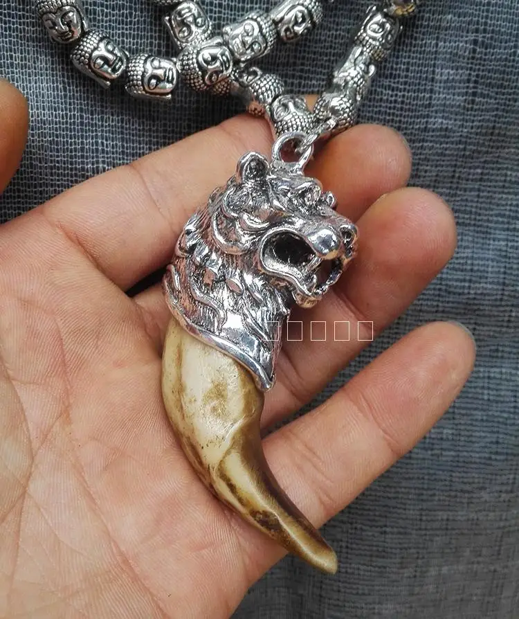 Bear Tooth Pendant Large Cat Teeth Animal Design Domineering Fashion Accessory Evil Eye Protection Safe