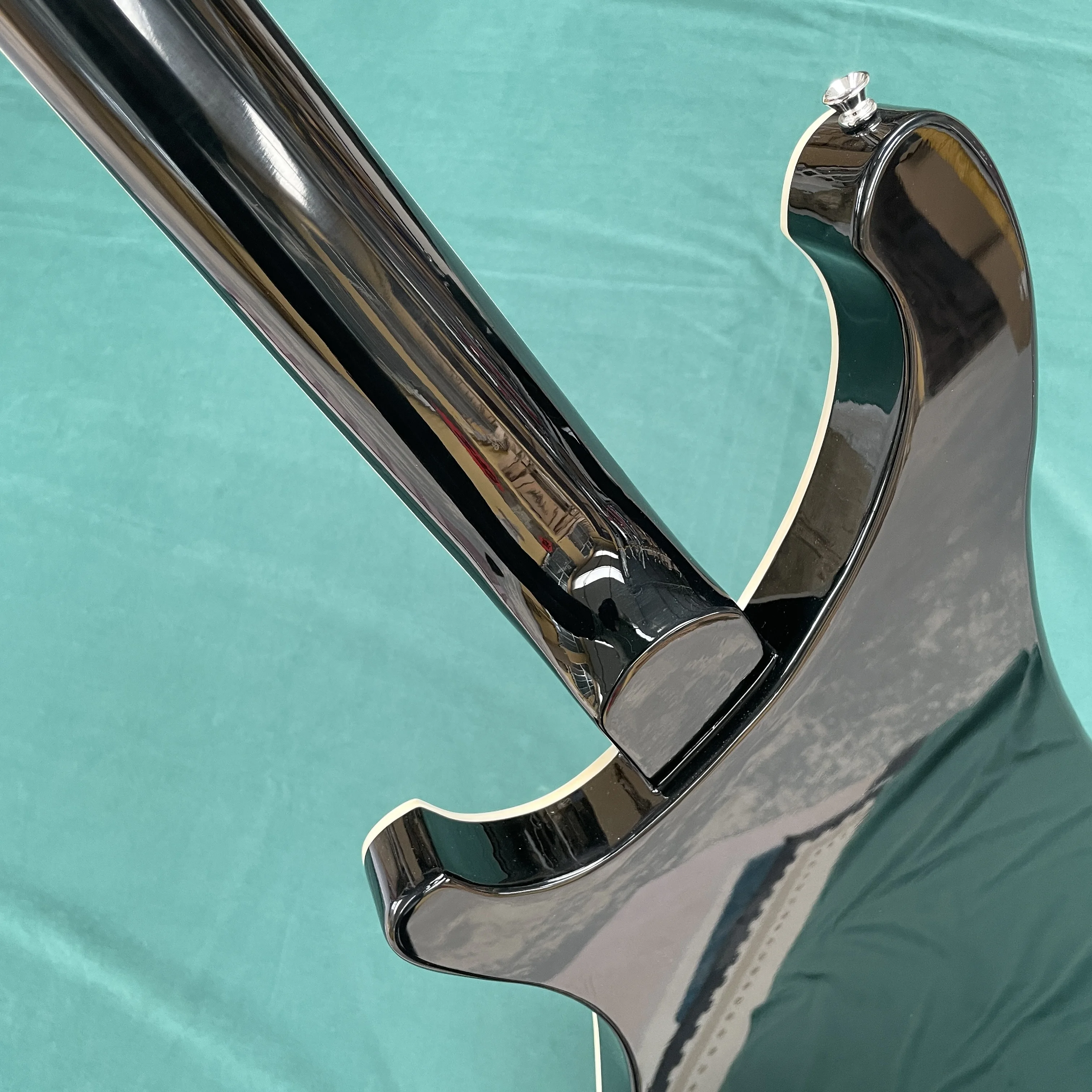4-string electric bass guitar, white pickguard, rosewood fretboard with triangular inlays guitars, retro rock electric guitarra - view 5