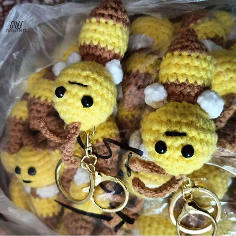 Handmade Crochet Keychain Pendant, Cartoon Bee Bag Pendant, Mini Wool Cute Keychain